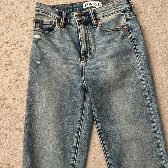 Daze Denim Shy Girl Cropped Jeans Size 25 gently used - Picture 2 of 4